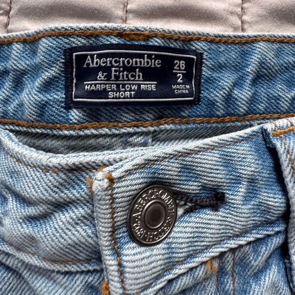 Abercrombie & Fitch Harper Low Rise Shorts Size 2 - Picture 3 of 5